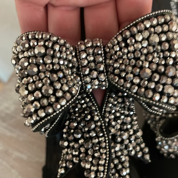 Beautiful black sueded high heel shoe  with a large encrusted metallic bow - Picture 4 of 4